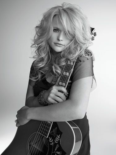 Miranda Lambert is Totally Loving Life Female Country Singer Photoshoot, Miranda Lambert Photos, Kellie Pickler, Aj Cook, Martina Mcbride, A Girl Like Me, Guitar Girl, Female Guitarist, Miranda Lambert