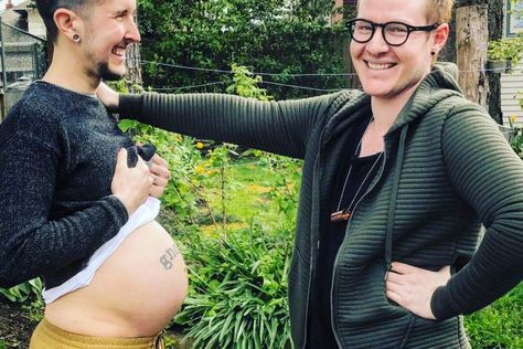 Pregnant trans man shares story to give LGBT couples hope Pregnant Man, Gay Dads, Expecting Baby, Pregnancy Photos, Get Fit, Cd, Thing 1, Quick Saves