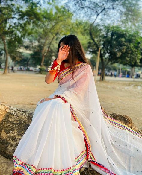 Bridesmaid Photoshoot, Girl Film, Dark Beauty Photography, Couple Wedding Dress, Saree Poses, Girl Crush Fashion, Best Pose For Photoshoot, Saree Photoshoot, Stylish Photo Pose