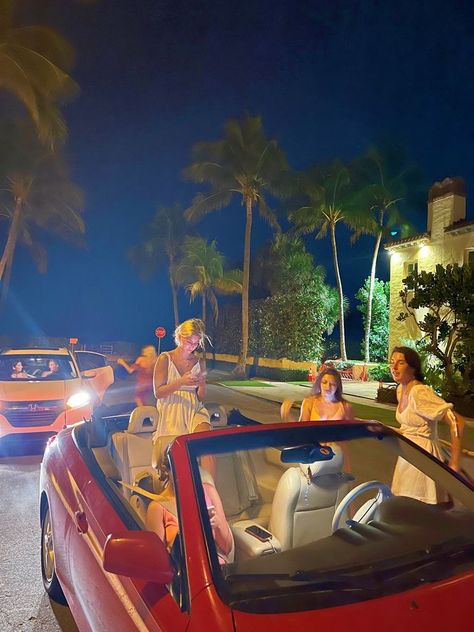 Rich Kids Aesthetic, Summer Beach Friends, Miami Beach Party, Leaving Party, Beach Mansion, Miami Girls, Best Places To Vacation, Places In Florida, Florida Lifestyle