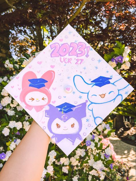 Cinnamoroll Graduation Cap, My Melody Graduation, Pochacco Graduation Cap, Totoro Graduation Cap, Grad Cap Ideas Cute, Kirby Graduation Cap, Kuromi Graduation, Kuromi Graduation Cap, Graduation Cap Designs Sanrio