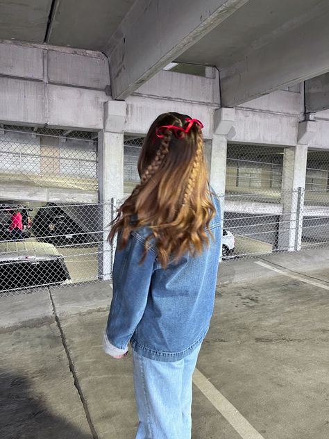 #ribbon #ribbonhairstyle #bows #bowhairstyle #denim #denimoutfits #canadiantuxedo #coldgamedayoutfit #coldweatheroutfit #collegegameday #gamedayoutfit #nebraska #nebraskagameday #fluffydenimjacket #vintagestyle #girly #brunettehaircolor #brunettehairstyle #balayage #braidstyles Cute Photo Hairstyles, Hair With Ribbons Aesthetic, Hairstyles For Sorority Recruitment, Fun Hairstyles With Ribbon, 4th Of July Hairstyles With Ribbon, Game Day Hairstyles With Ribbon, College Gameday Hairstyles, College Gameday Hair, College Game Day Hairstyles