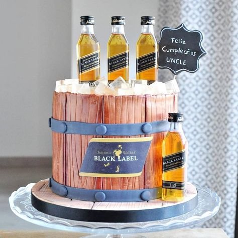 Johnny Walker Cake, Johnnie Walker Birthday, Black Label Cake, Alcohol Birthday Cake, Jack Daniels Cake, Husband Birthday Parties, Moana Birthday Cake, Johnnie Walker Black Label, Folding Partition