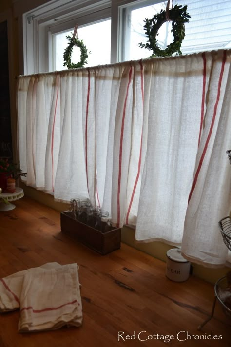 Ikea Dishtowel Hack Cafe Curtains Kitchen Farmhouse, Barn Bedroom, Curtains Ikea, Windows Treatments, Sew Curtains, Christmas Curtains, Wicker House, Simple Decorations, Curtains Ideas