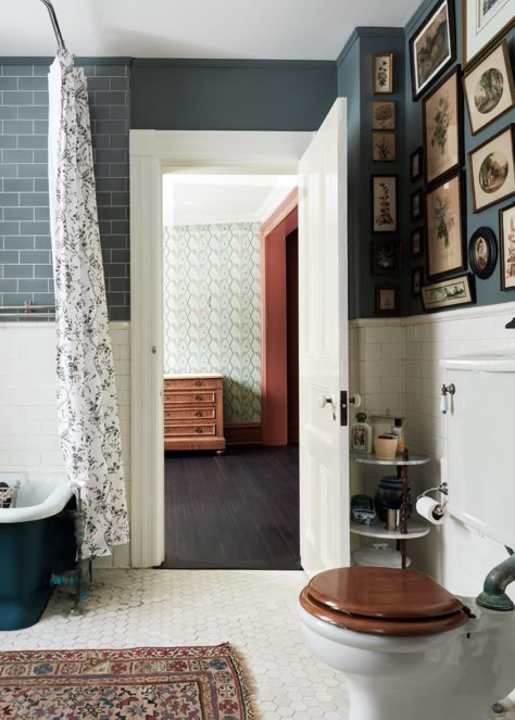 Small Vintage Bathroom Wallpaper, 1920s Bungalow Bathroom, Victorian Inspired Bathroom, 1915 Bathroom, 1930 Bathroom Ideas, Dark Floor Bathroom, Small Victorian Bathroom, New England Bathroom, Historic Bathroom