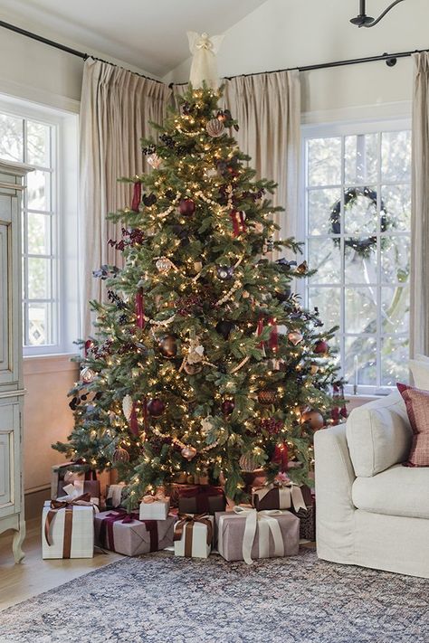 Christmas Tree Inspo, Christmas Decor Inspiration, Christmas Tree Inspiration, Christmas Interiors, 12 December, Christmas Tree Themes, Modern Christmas, Decoration Christmas, Christmas Aesthetic