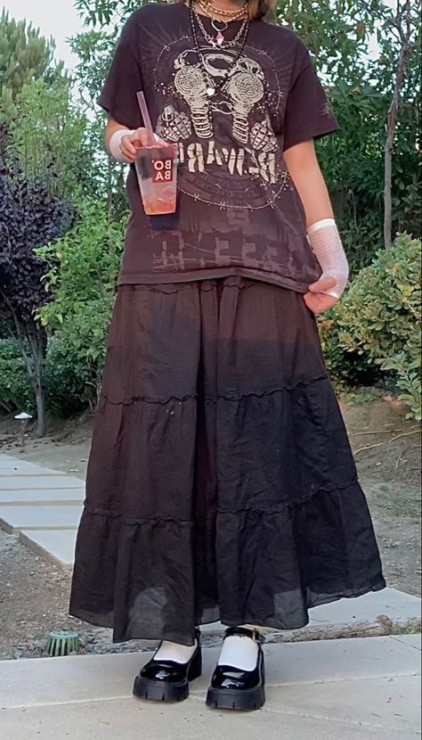 Maxi Tiered Skirt Outfit, Grunge Outfits Modest, Alt Maxi Skirt Outfit, Grunge Maxi Skirt Outfits, Masc Alternative Outfits, Goth Maxi Skirt Outfit, Grunge Outfits For Summer, Goblincore Aesthetic Clothes, Summer Outfits Streetwear