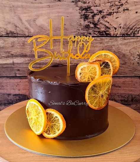 Choc orange cake with dark chocolate ganache and dehydrated orange slices Orange Chocolate Cake Decoration, Chocolate Orange Cake Design, Choc Orange Cake, Chocolate Orange Cake Decoration, Orange Cake Decoration, Dehydrated Orange Slices, Orange Birthday Cake, Cake Shake, Chocolate Orange Cheesecake