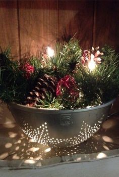 Colander Center Piece Country Christmas Decorations, Christmas Centerpieces Diy, Christmas Decorations Rustic, Primitive Christmas, Noel Christmas, Christmas Kitchen, Christmas Centerpieces, Country Christmas, Decoration Christmas