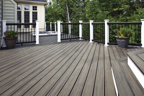 Top Deck Trends for Creating Your Dream Outdoor Space - can you mix Trex with existing wood structure? Patio Plan, Grey Deck, Sunken Hot Tub, Patio Pictures, Dream Deck, Deck Colors, Trex Deck, Staining Deck, House Deck