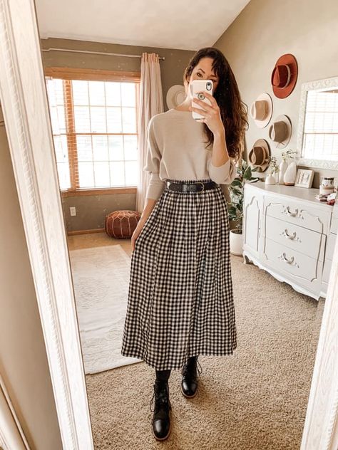 Brown Gingham Skirt Outfit, Gingham Skirt Outfit, Checked Skirt Outfit, Brown Gingham, Midi Skirt Outfit, Check Skirt, Gingham Skirt, Skirt Outfit, Skirt Outfits