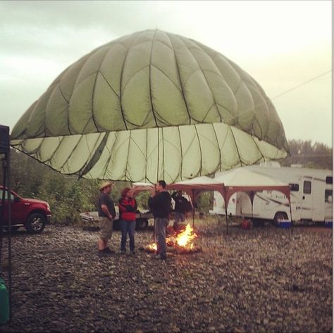 We used a Parachute for our camp fire!  Perfect rain shelter. Camping Shade Ideas, Parachute Tent, Rain Shelter, Camping Kit, Cabin Tent, Camp Fire, Forest School, Camping Activities, Cooking Inspiration