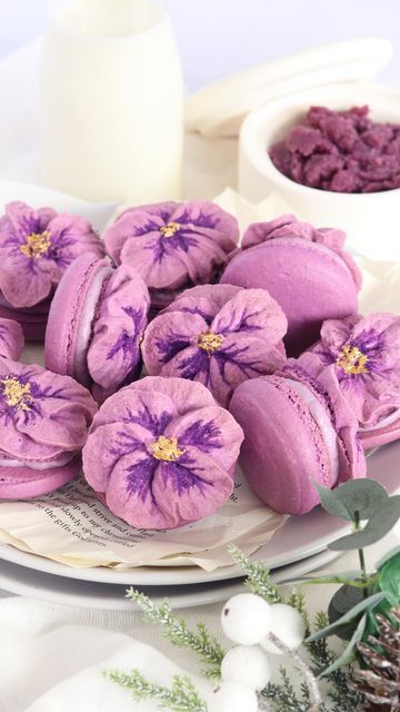 Textured Macarons, Ube Macarons, Unique Macarons, Fun Macarons, Flower Macarons, Purple Macarons, Macarons Flowers, Macaron Flower, Mini Macarons