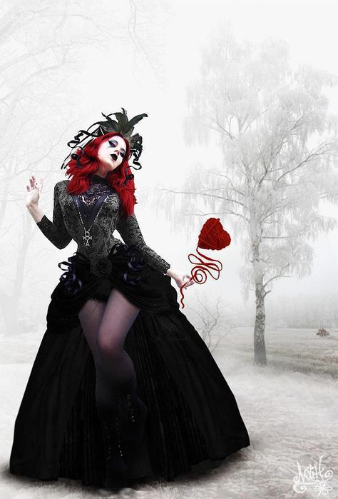 Neo-Victorian jester in love Styl Goth, Gothic Mode, Easy Halloween Party, Queen Of Hearts Costume, Victorian Goth, Gothic Clothes, Gothic Beauty, Gothic Girls, Victorian Gothic