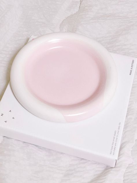 Plates That Look Like Bowls, Bubble Plate Ceramic, Ceramic Bubble Plate, Girly Ceramics, Chunky Plates, Chunky Plate, Bubble Plate, Cute Plates, Cloud Bed