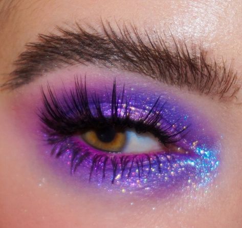 Purple Eyeliner, Holographic Makeup, Galaxy Makeup, Purple Smokey Eye, Sparkly Makeup, Purple Eye Makeup, Glitter Eye Makeup, Matte Blush, Rosé Instagram