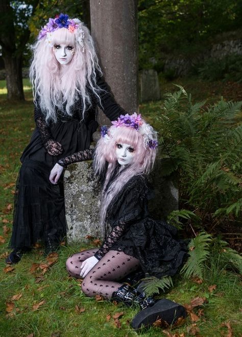 This is indescribably beautiful...just...yeah - I can't explain why.  It just is. Faerie Goth, Black Pink Anime, Goth Subcultures, Pink Anime Aesthetic, Goth Subculture, Kawaii Pastel Goth, Pastel Goth Fashion, White Makeup