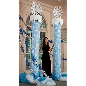 Winter Wonderland Float Ideas, Frozen Prom Theme, Frozen Classroom, Winter Wonderland Party Theme, Christmas Parade Floats, Frozen Decorations, Christmas Door Decorating Contest, Winter Wonderland Decorations, Disney Frozen Party