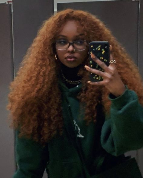 Curly Hairstyles Ginger, Hairstyles Ginger, Dyed Curly Hair, Ginger Hair Color, Dyed Natural Hair, Baddie Hairstyles, Hair Inspo Color, Ginger Hair, Curly Hairstyles