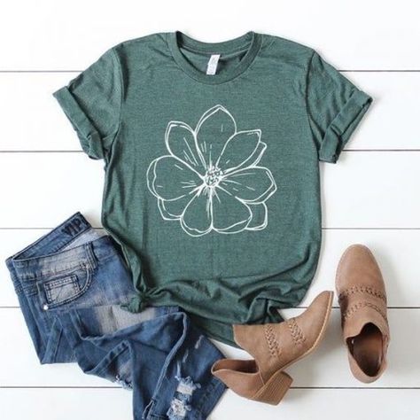 Flower T Shirt, Idee Cricut, Cricut Shirts, Cute Shirt Designs, Cooler Look, Vinyl Shirts, Magnolia Flower, Tshirt Ideas, Flower Shirt