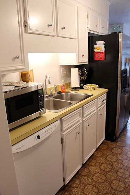 Kitchen Yellow Countertop, Kitchen With Yellow Countertops, Yellow Kitchen Countertop, Yellow Countertop Kitchen, Yellow Countertops, Formica Kitchen Countertops, Blue Countertops, Cardboard Kitchen, Mermaid House