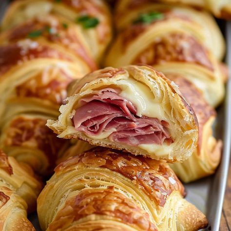 Crescent Roll Recipes Appetizers, Classic Reuben Sandwich, Crescent Bake, Crescent Recipes, Corned Beef Recipes, Reuben Sandwich, Crescent Roll Recipes, Crescent Roll Dough, Crescent Roll