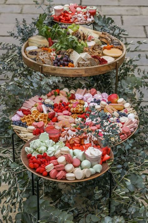 35+ Epic Grazing Table Ideas to Impress Your Guests 31 Grazing Table Ideas, Cheap Snack, Baby Shower Menu, Appetizers For Kids, Diy Wedding Reception, Charcuterie Inspiration, Grazing Table, Valentine Desserts, Herb Seasoning