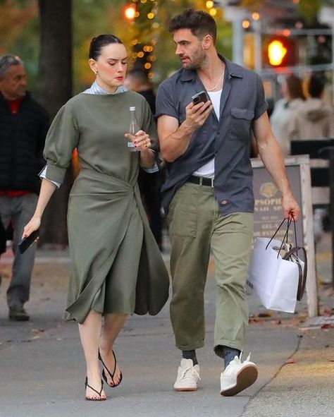 Just Jared | Daisy Ridley & husband Tom Bateman are enjoying a day out in NYC. #DaisyRidley #TomBateman Photos: Backgrid | Instagram Tom Bateman, Daisy Ridley, Just Jared, Days Out, Daisy, Instagram