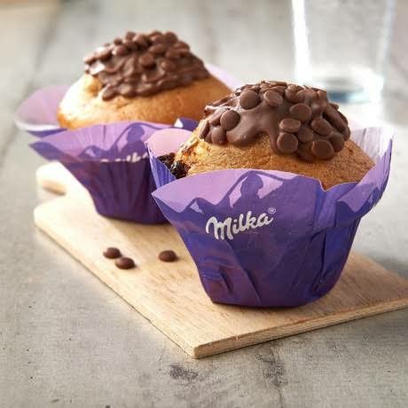 Muffin Milka Choco, Chocolate Filling, Chocolate Muffins, Mini Muffins, Oreo, Donuts, Dog Food Recipes, Food Animals, Biscuits