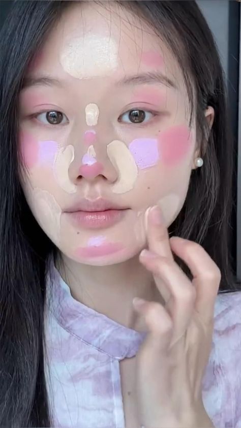 blush hack Purple Blush Douyin, Viral Blush Hack, Chinese Makeup Hacks, Blush Tricks And Tutorials, How To Use Cream Blush, Viral Makeup Looks, Douyin Makeup Tutorial Aegyosal, Blush Placement Korean, Pink Blush Makeup Looks