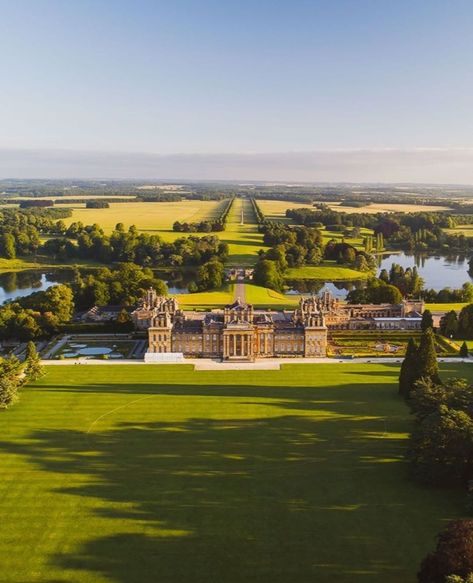 Consuelo Vanderbilt, English Houses, Uk Trip, English Manor Houses, Royal Palaces, Blenheim Palace, Castle Mansion, Cathedral Architecture, The Close