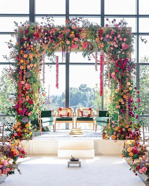 Mandap Simple, Indoor Mandap Decor, Outdoor Indian Wedding Mandap, Indian Wedding Mandap Decorations, Acrylic Mandap, Indoor Mandap, Mandap Flowers, Simple Mandap, Mandap Decor Indian