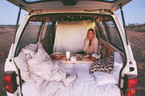 in search of cozy spaces Jeep Liberty Aesthetic, Zelt Camping, Bestie Pics, Car Jeep, Camping Snacks, Dream Dates, Jeep Photos, Mystery Machine, Jeep Ideas