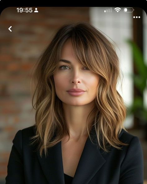 Long Bob Haircut With Layers, Brown Hair With Lowlights, Shoulder Length Layered Hair, Haircuts Medium, Layered Hair With Bangs, Medium Layered Haircuts, Medium Layered Hair, Long Bob Haircuts, Shoulder Length Hair Cuts