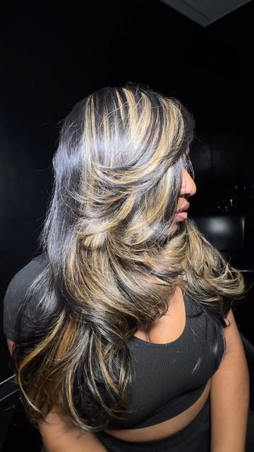 ᴀᴛʟ ᴇxᴛᴇɴꜱɪᴏɴꜱ + ɴᴀᴛᴜʀᴀʟ ʜᴀɪʀ on Instagram: "I love layers i wanna be sum layers 🥹 lol ⠀ service: quick weave w/ faux highlights ⠀ ⠀ ⠀ #atlantahairstylist #atlhair #atlsilkpress #atltapeins #atlsewins #georgiahairstylist #blackgirltiktok #traditionalsewin #atlquickweaves #atlhairstylist" Faux Highlights, Black Hair Quick Weave, Black With Blonde Highlights, Blonde Streaks, Sew In Hairstyles, Black Hair With Highlights, Quick Weave Hairstyles, Honey Blonde Hair, Feed In Braid