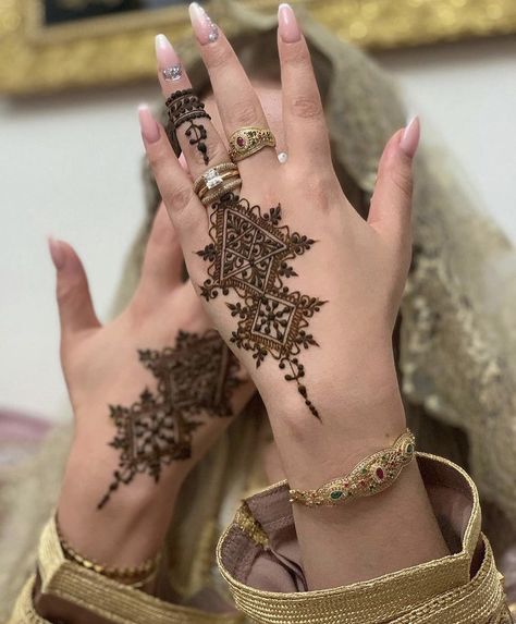 Finger Mehndi Style, Moroccan Henna, Henna Nails, Finger Henna Designs, Henna Tattoo Hand, Henna Tattoo Designs Hand, Finger Henna, Modern Henna Designs, Simple Henna Tattoo