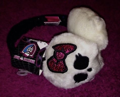 Scene Queens, Mazzy Star, Monster High Art, Trashy Y2k, Ear Muffs, Scene Fashion, Scene Kids, Scene Emo, Winter Outerwear