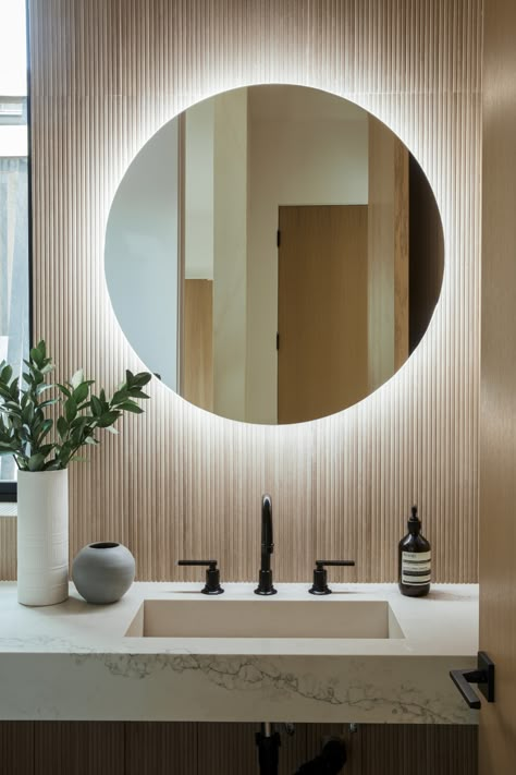 Modern Powder Room Design, Transitional Powder Room, Drømme Bad, Contemporary Powder Room, Powder Room Lighting, Modern Powder Room, Powder Room Remodel, Powder Bathroom, Powder Room Decor