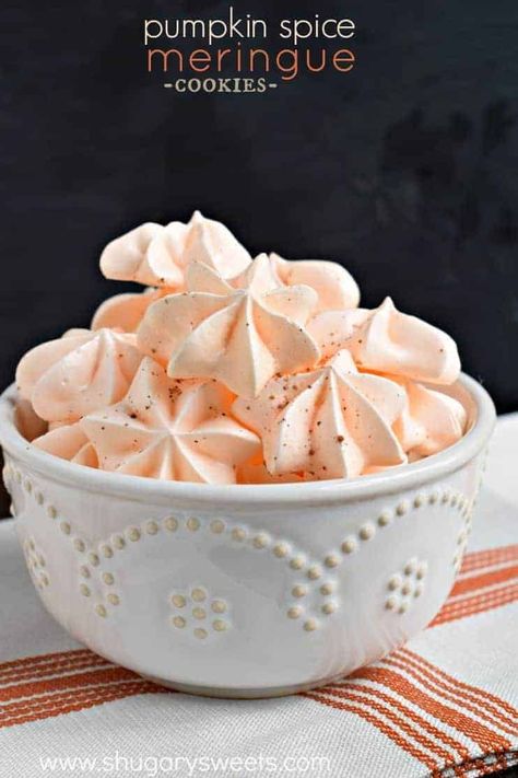 Pumpkin Spice Meringue Cookies Pumpkin Flavored Desserts, Pumpkin Spice Desserts, Meringue Cookie Recipe, Shugary Sweets, Dessert Aux Fruits, Desserts Vegan, Cookie Flavors, Meringue Cookies, Whoopie Pies