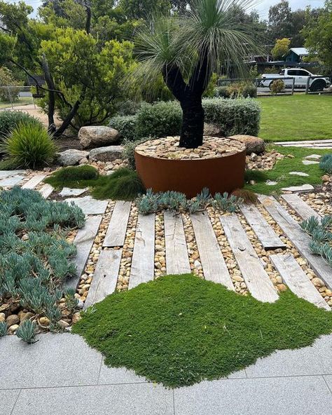 Gravel Plants, Front Deck Ideas, Front Yard Vegetable Garden, California Landscaping, Australian Garden Design, Rocks Landscaping, Coastal Garden, Australian Native Garden, Phillip Island