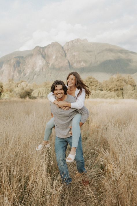 North-Bend-WA-Engagement-Session Engagement Photo Shoot Outfits, Mountain Washington, Photo Shoot Outfits, North Bend Washington, Seattle Engagement Photos, Seattle Elopement, Mountain Engagement Photos, Mountain Engagement Session, Engagement Photo Shoot