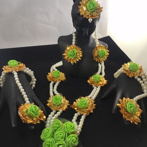 Flower Jewelry For Bride Haldi & Mehandi Function.Set Come With Tikka , Earring ,Necklace ,2 Hathphool . Haldi Ornaments, Bridal Floral Jewellery, Jewellery For Haldi, Flower Jewellery For Haldi, Haldi Jewellery, Flower Jewellery For Mehndi, South Asian Jewelry, Traditional Mehndi, Mehndi Wedding