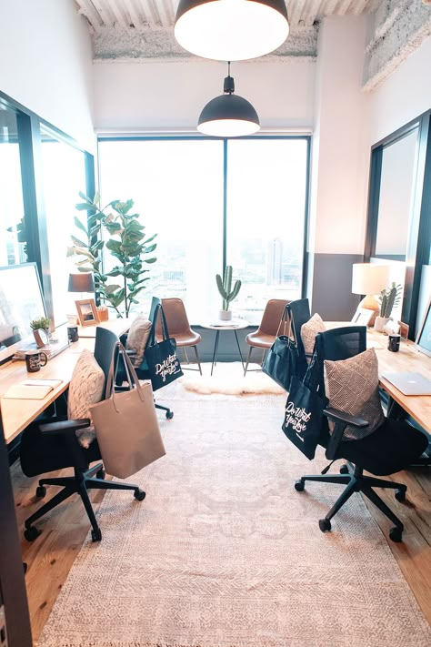 Increase Your Productivity This Year With These Office Decor Hacks We Work Office Design Small Spaces, Realestate Office Ideas, Quirky Office Interiors, Chic Corporate Office, Office Decor Commercial, Small Team Office Space Ideas, Office Decor In Office Building, Small Business Office Layout, Open Office Decor