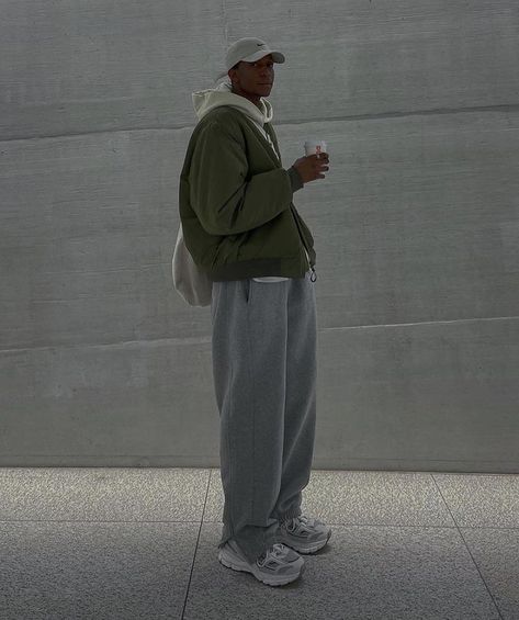 @ssun.1o #classystreetwear Boys Streetwear Aesthetic, Sweat Pant Outfits, Drip Outfits, Korean Street Fashion Men, Daily Fits, Streetwear Inspiration, Man Outfit, Guy Fits, Streetwear Inspo