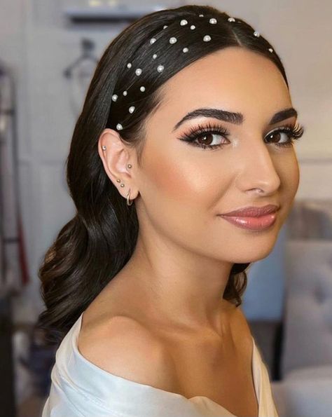 Slick Front Hair Down With Rhinestones, Adhesive Pearls Hair, Bridesmaid Hairstyles With Pearls, Hair With Pearls In It Down, Pearl In Hair Hairstyles, Hair With Pearls In It, Hairstyles For 21st Birthday, Prom Hairstyles With Gems, Wedding Hairstyles With Pearls