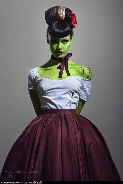 female frankenstein Halloween Bride Costumes, Zombie Pin Up, Frankenstein Costume, Pinup Photoshoot, Halloween Decor Diy, Diy Kostüm, Hallowen Costume, Diy Halloween Decor, Frankenstein Halloween