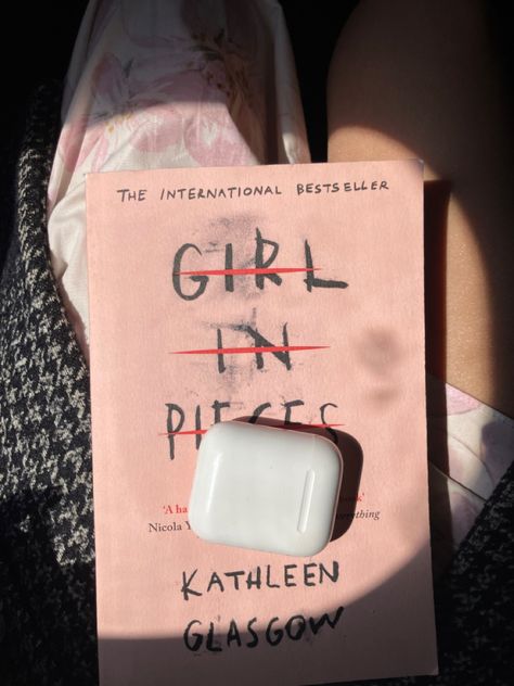 Girl In Peices Book Asthetic, Girl In Pieces Aesthetic, Girl In Pieces Book Aesthetic, Girl In Pieces Book, Ella Minnow Pea, Pieces Aesthetic, Kathleen Glasgow, Girl In Pieces, Read Aesthetic