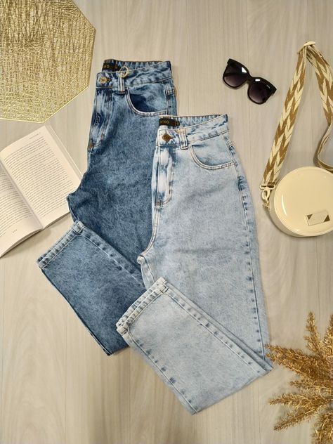 Jeans Flatlay, Flatlay Photography Clothing, Clothes Photography Ideas, Flatlay Fashion, Celana Kargo, Casual Sporty Outfits, Preloved Clothes, Jeans Claro, Fitness Wear Outfits