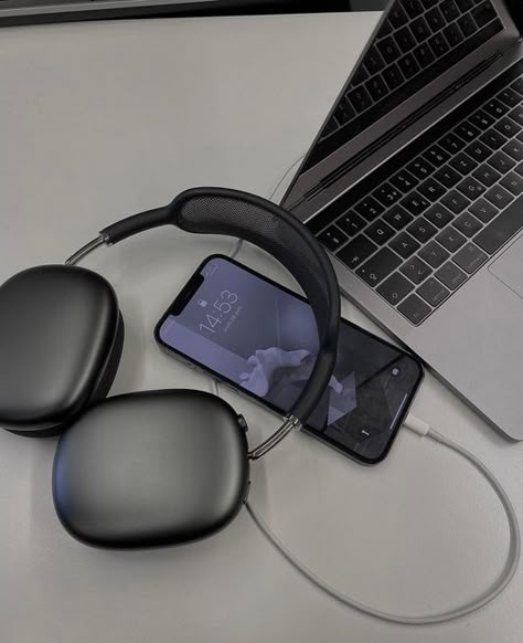 Cute Headphones, Tech Aesthetic, Apple Headphone, Apple Technology, Iphone Obsession, Max Black, Active Noise Cancellation, Bluetooth Headphones, Apple Products