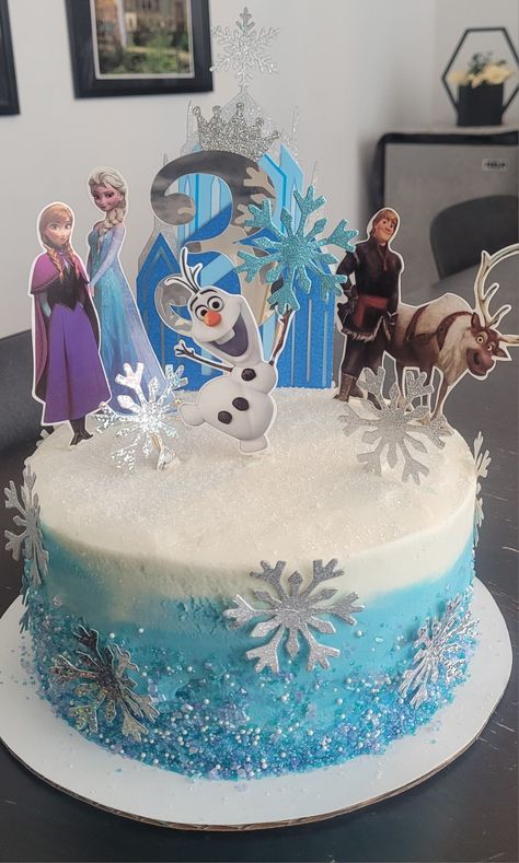 Easy Frozen cake with buttercream icing Buttercream Frozen Birthday Cake, Frozen Birthday Cake Homemade, Frozen Birthday Cake Easy, Easy Frozen Birthday Cake, Frozen Birthday Cake Buttercream, Simple Frozen Birthday Cake, Simple Frozen Cake, Simple Frozen Theme Cake, Frozen Buttercream Cake